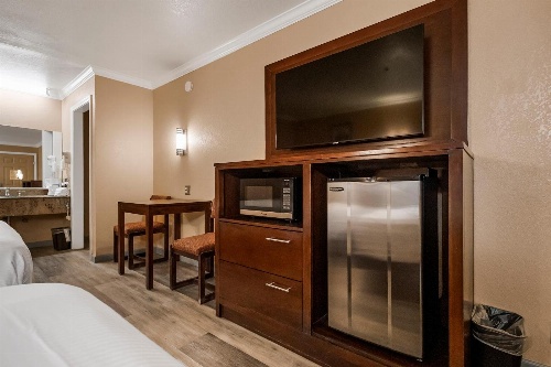 Country Inn Sonora image 2