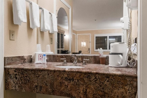 Country Inn Sonora image 8