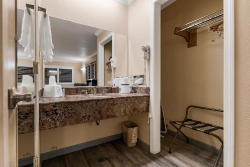 Country Inn Sonora image 9